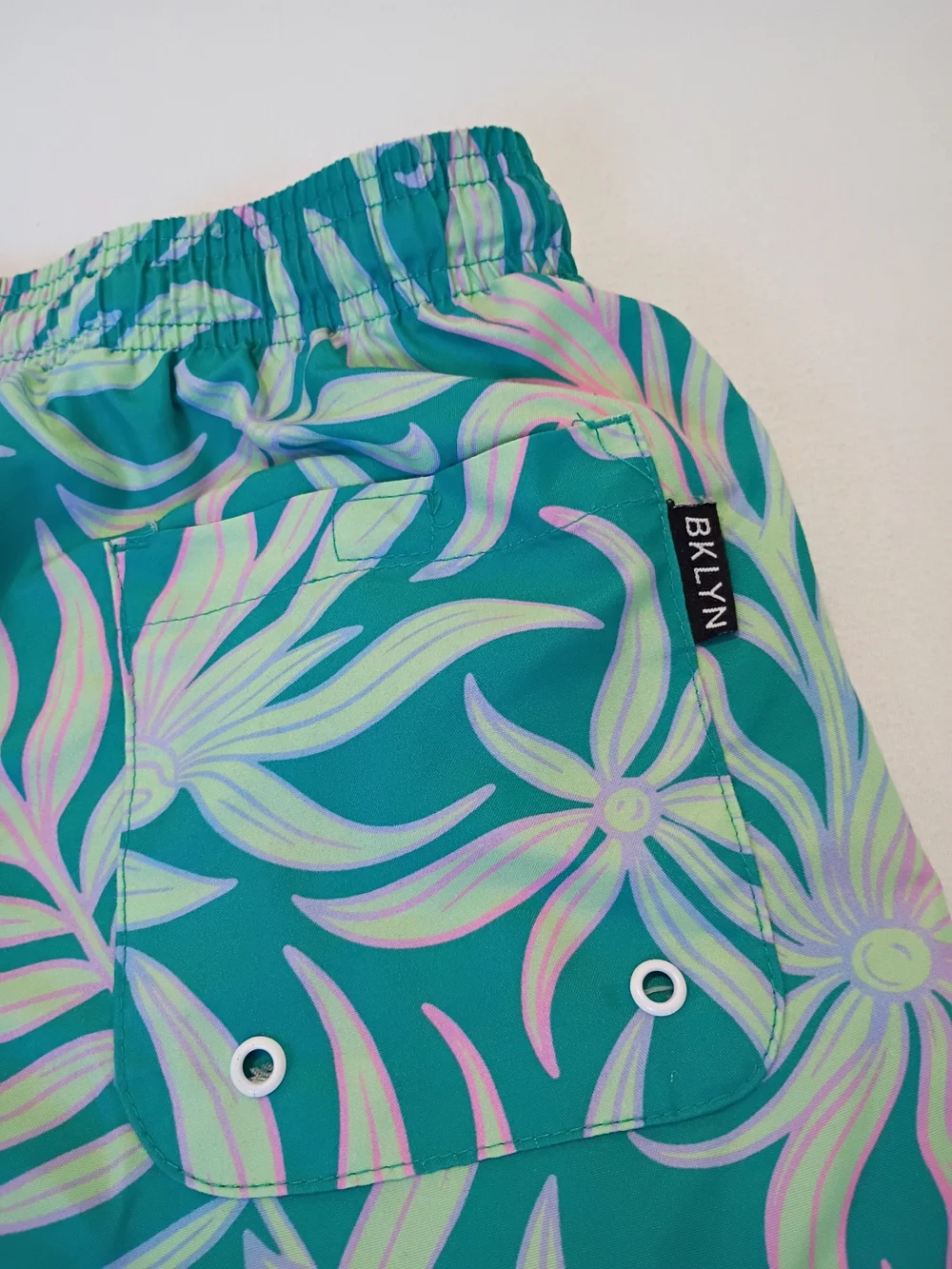 Brooklyn Cloth Kent Avenue volley swim trunks in Sz medium Leafy Tropical Print